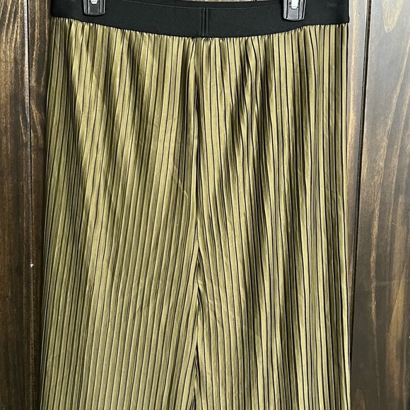 Piphany Midi Pencil Skirt with Ribbed High-Low Design-Green-Size: Medium - Picture 5 of 8